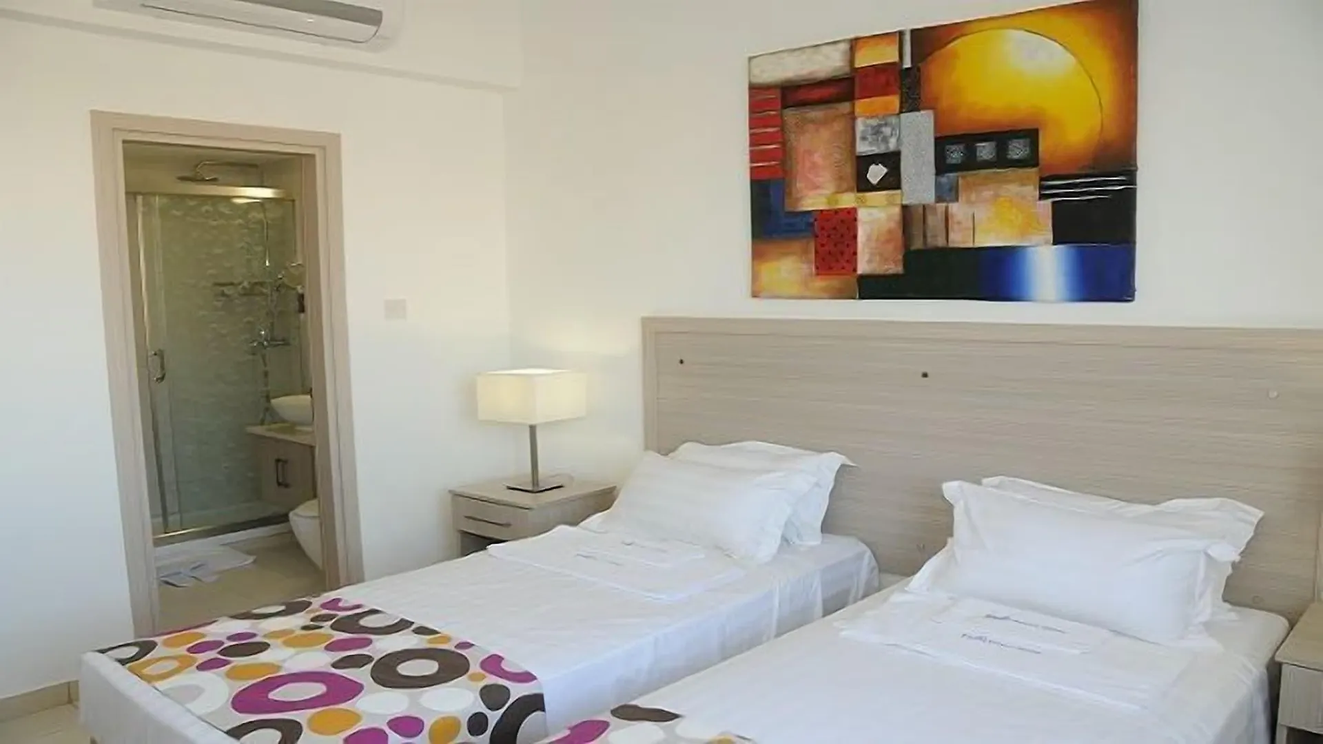 Frixos Suites Hotel Apartments Larnaca 3*,