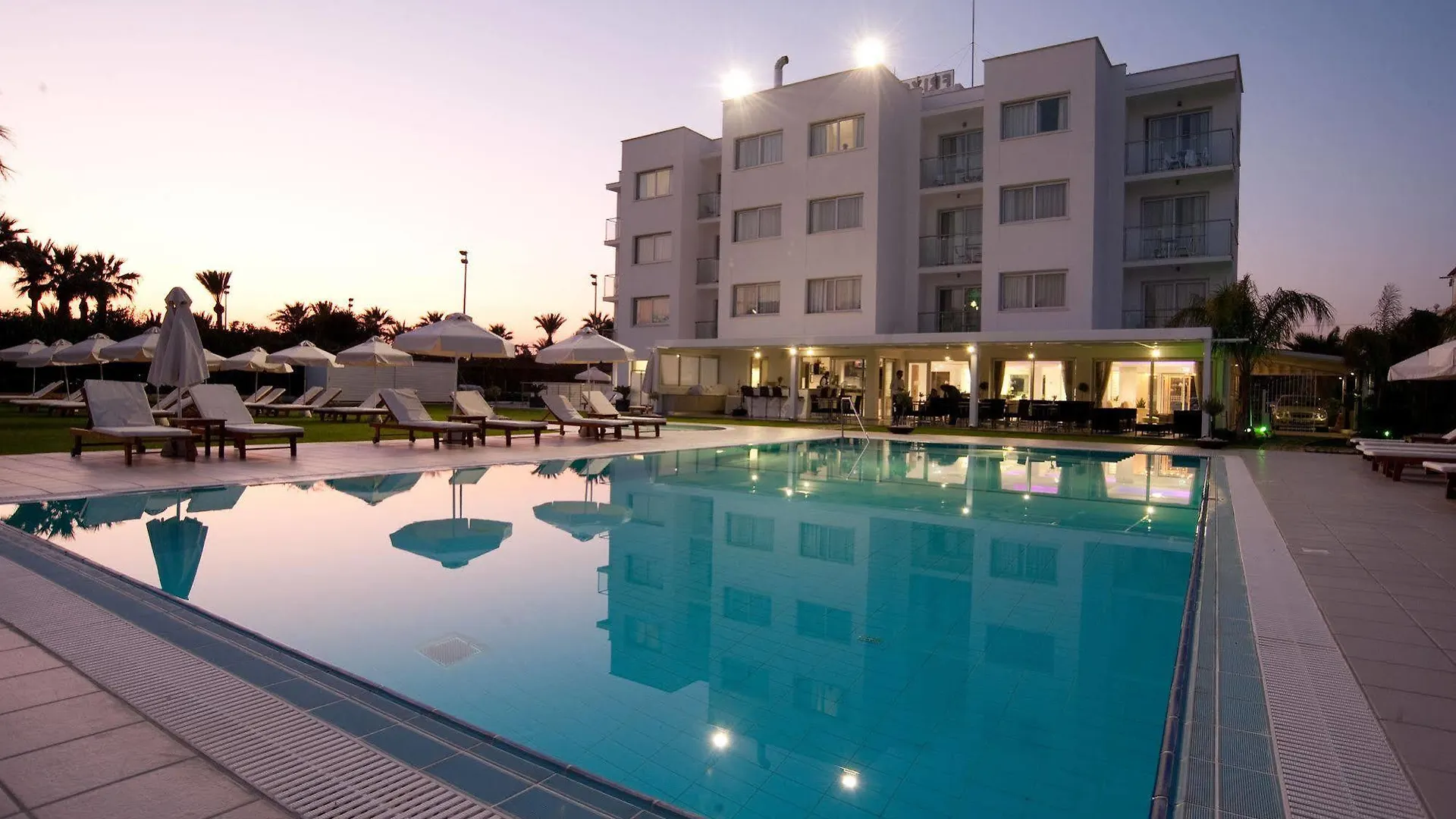 Frixos Suites Hotel Apartments Larnaca 3*,