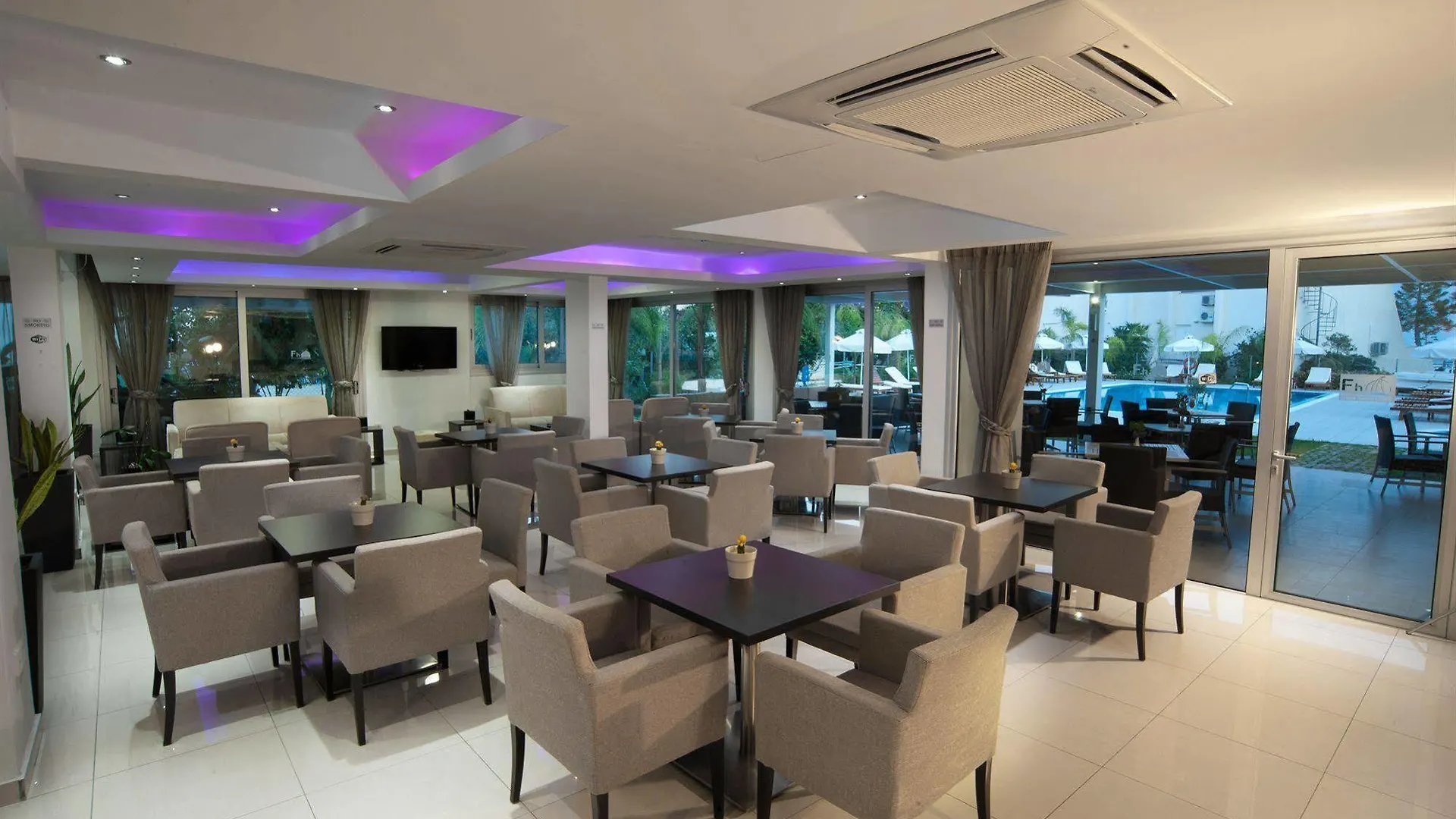 Апарт-отель Frixos Suites Hotel Apartments Ларнака